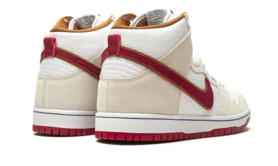 SB Dunk High - Team Crimson