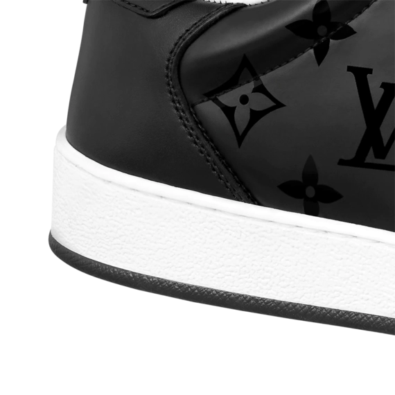 Style perfection - the Louis Vuitton Rivoli Sneaker in black made of Monogram metallic canvas and calf leather. Buy now!