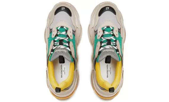 Exclusive Women's Balenciaga Triple S -Trainers in Green/Yellow