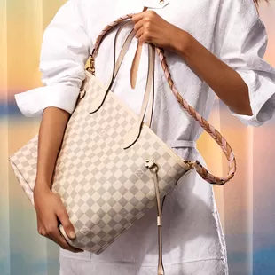 New Arrivals Shop Exclusive Luxury Bags from Louis Vuitton, Gucci & More at Best Prices!